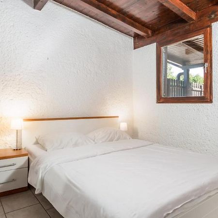 Rona Holiday Home Ana โปเรช ภายนอก รูปภาพ