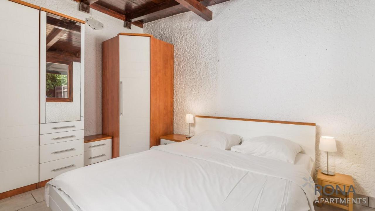 Rona Holiday Home Ana โปเรช ภายนอก รูปภาพ