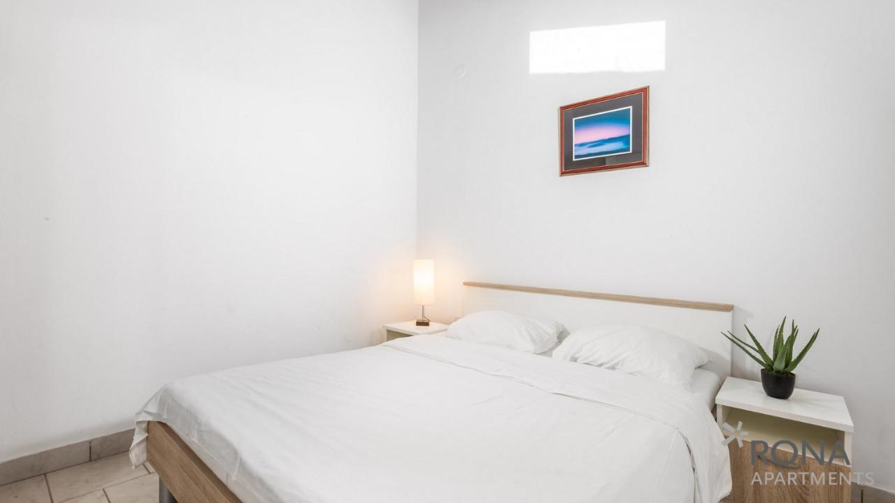 Rona Holiday Home Ana โปเรช ภายนอก รูปภาพ