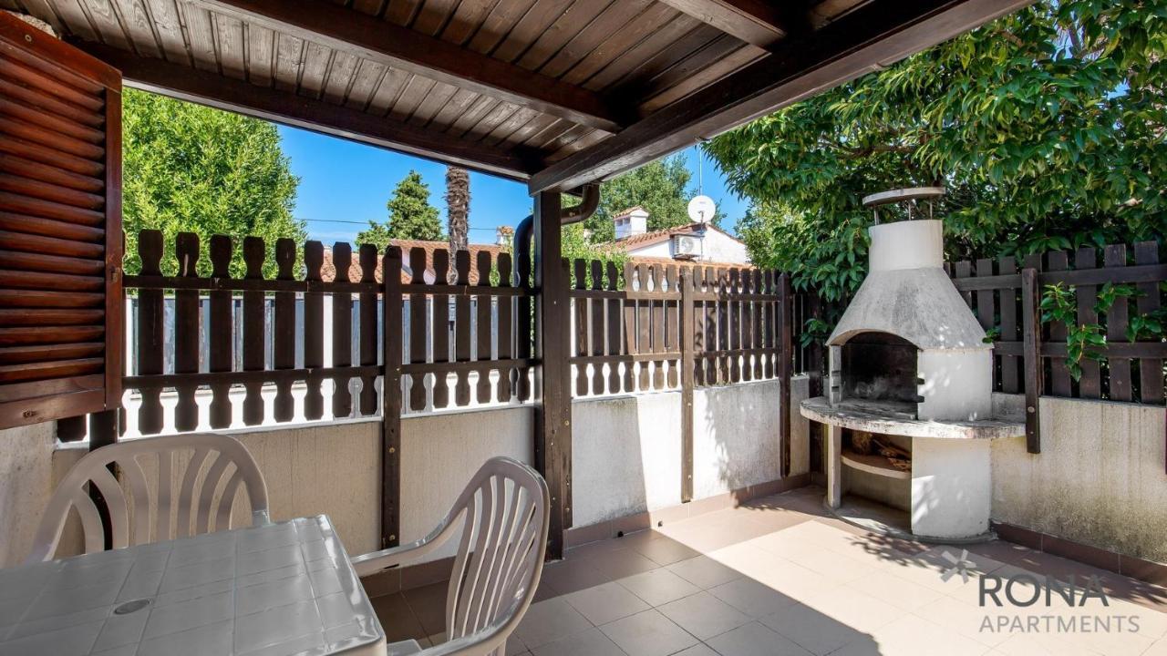 Rona Holiday Home Ana โปเรช ภายนอก รูปภาพ