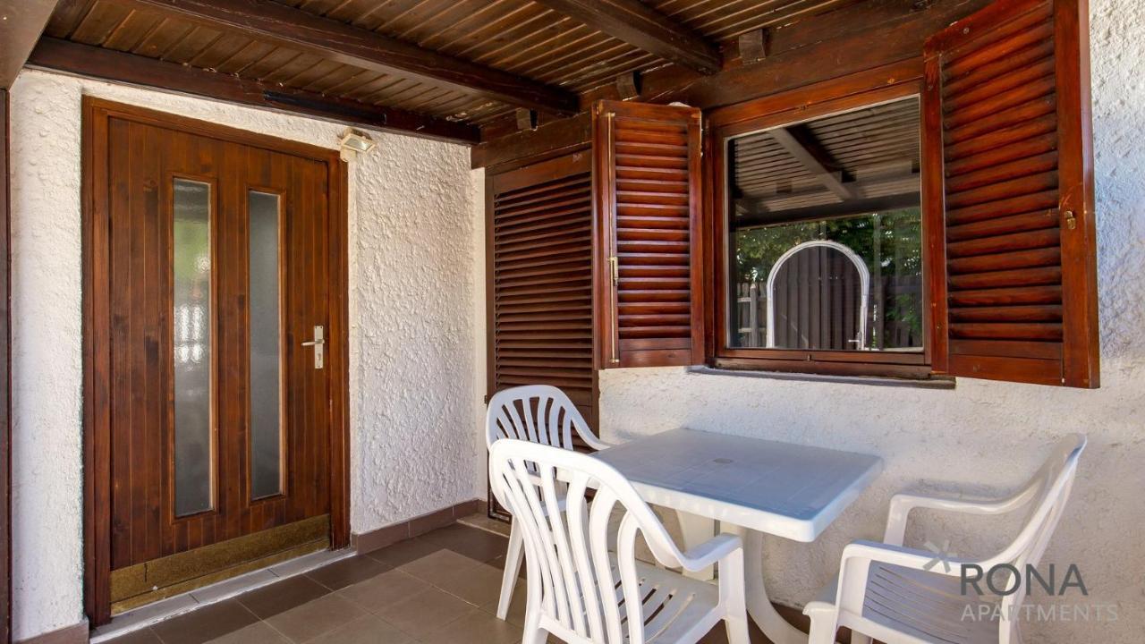 Rona Holiday Home Ana โปเรช ภายนอก รูปภาพ