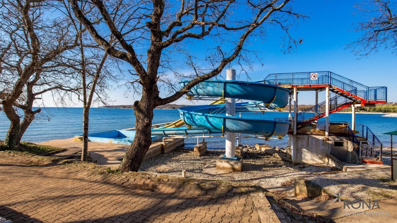 Rona Holiday Home Ana โปเรช ภายนอก รูปภาพ